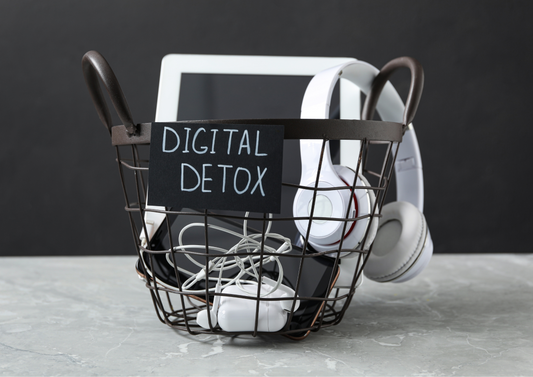 Detox Digital: ¡Dedica un día a la semana para descansar (pero descansar de verdad)!